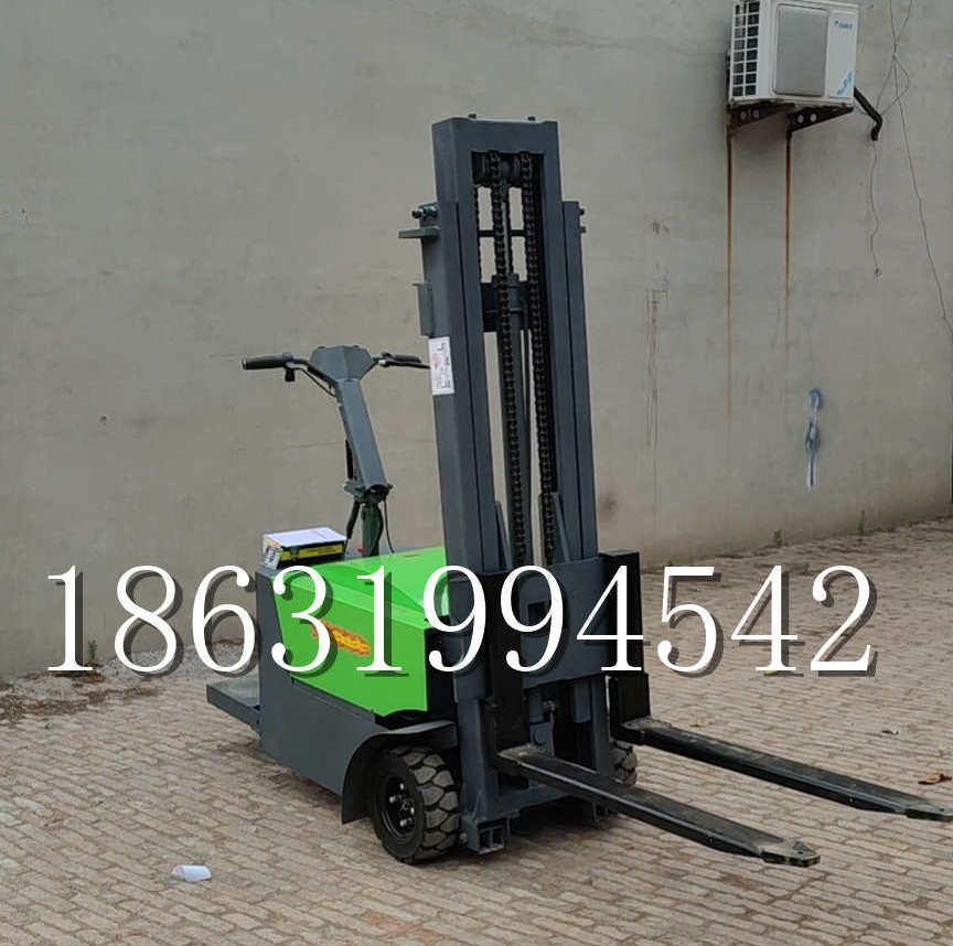 鸡冠区优程全电动叉车插腿式堆高车液压装卸车1.5吨升高小型站驾式铲车